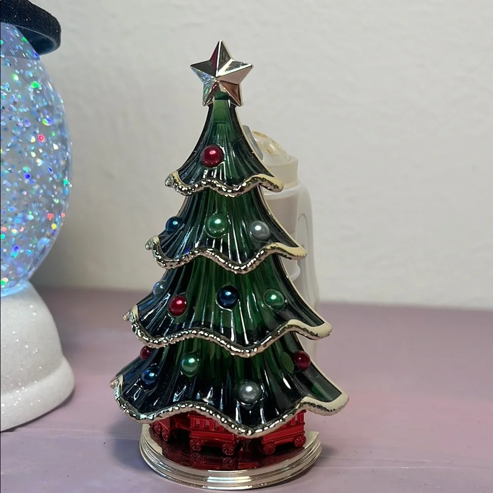Bath & Body Works snow globe candle holder & Christmas tree wallflower plugin - Picture 3 of 10